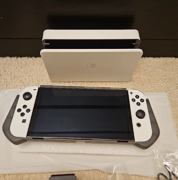 Nintendo Switch White OLED Console | Charging Dock, HDMI, Games, Ergonomic Case - Picture 2 of 10